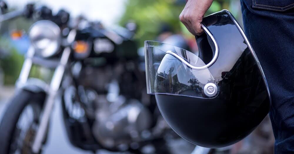 Qual a importância de usar a viseira do capacete?