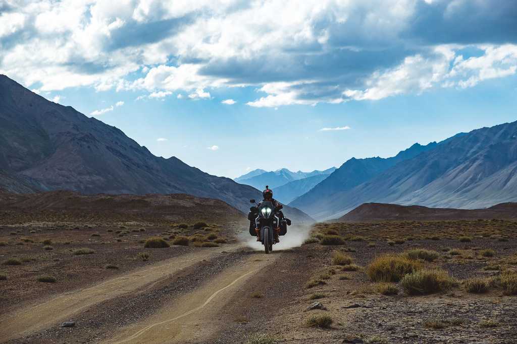 Viajar de moto sozinho: dicas importantes